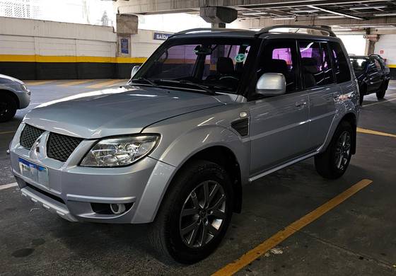 MITSUBISHI PAJERO TR4 2.0 4X2 16V 140CV FLEX 4P AUTOMÁTICO MITSUBISHI PAJERO TR4 2.0 4X2 16V 140CV FLEX 4P AUTOMÁTICO